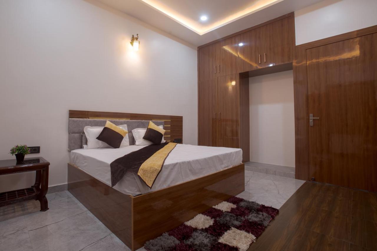 Madhav Residency Hotell Mathura Exteriör bild