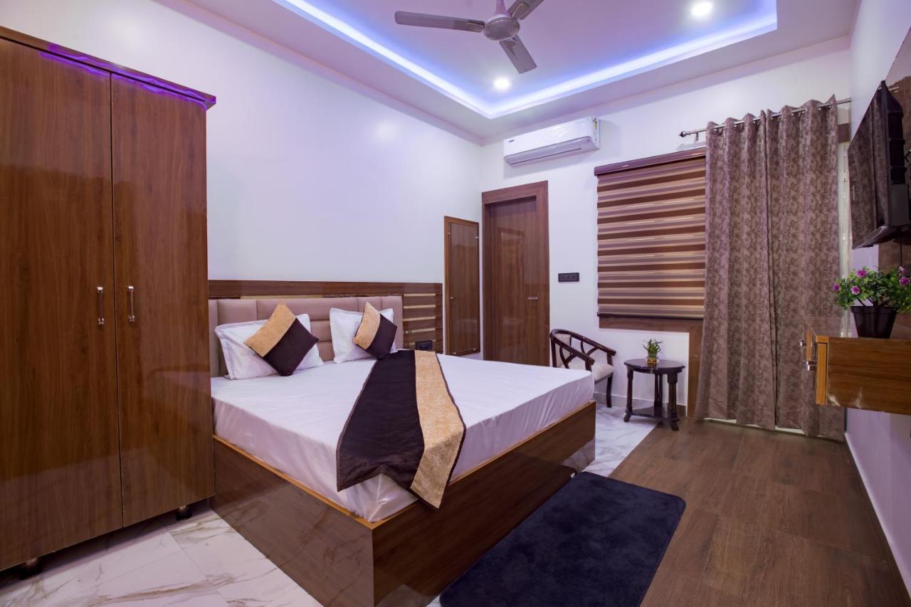 Madhav Residency Hotell Mathura Exteriör bild